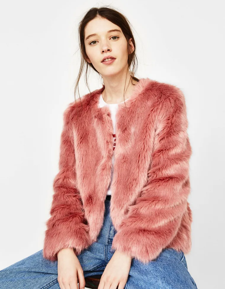 Kratki krzneni kaput, Bershka, 329,90 kuna