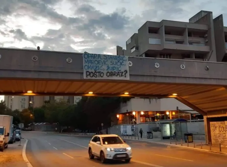 U Splitu osvanuli transparenti s porukama: 'Ratno stanje ili nogometna utakmica? Recite da znamo!'