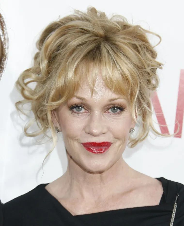 Melanie Griffith zabrinula fanove pojavivši se s neobičnim ožiljcima na licu i rukama: Ovo je izdanje šokiralo svijet