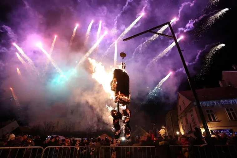 Nakon dva vikenda prepunih događanja pod maskama za velike i male, jubilarni Fašnik okončan je u skladu s tradicijom - suđenjem Princu Fašniku za sve loše što se dogodilo u zadnjih godinu dana.