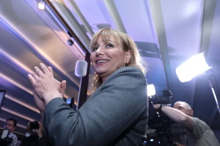 RAZUZDANO SLAVLJE NOVE ZVIJEZDE DESNICE: Pogledajte kako se rasplesala Bruna Esih