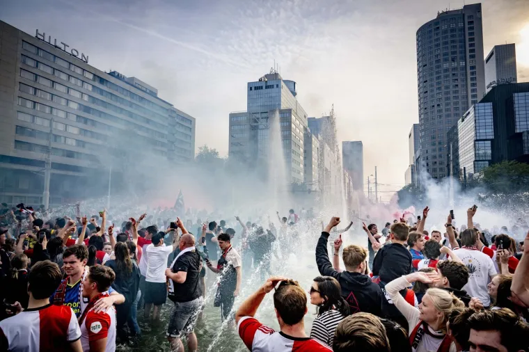 Feyenoord nakon šest godina prvak Nizozemske, navijači 'zapalili' Rotterdam