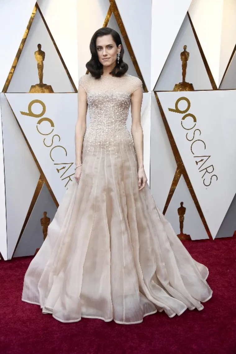 Allison Williams u jednostavnoj, ali čarobnoj Armani Prive haljini