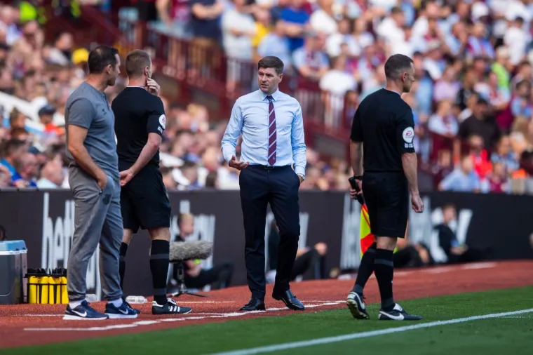 Gerrard bolji od Lamparda: Ali, Steven niti sam ne zna kako je ovo preživio; Aston Villa spasila tri boda protiv Evertona