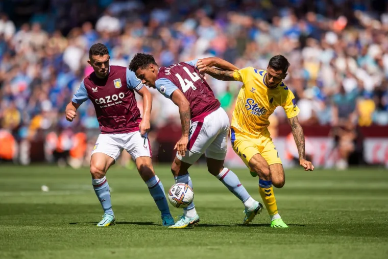 Gerrard bolji od Lamparda: Ali, Steven niti sam ne zna kako je ovo preživio; Aston Villa spasila tri boda protiv Evertona