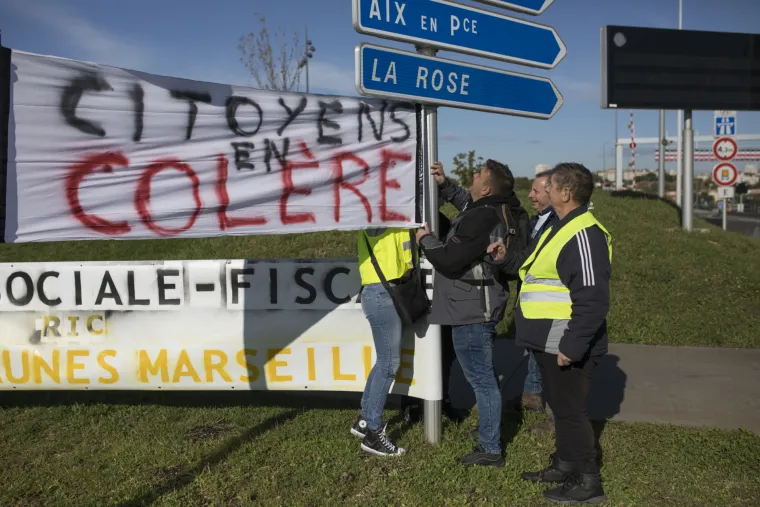 Godišnjica prosvjeda 'žutih prsluka': Pariška policija ispalila suzavac