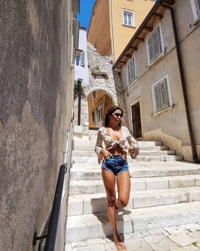 Sanja Beba Kružević u Rovinju nakon odgovora fanu iz Dalmacije kako ona lituje samo u Srbiji. 