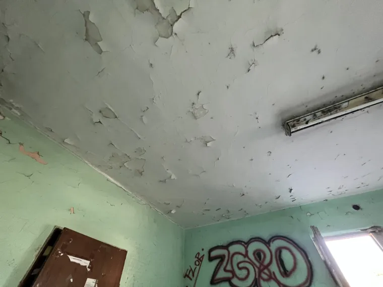 Ovo je postaja HŽ-a u kojoj putnici čekaju vlak: Ruglo od kojeg čovjeka hvata jeza nije se obnovilo već godinama