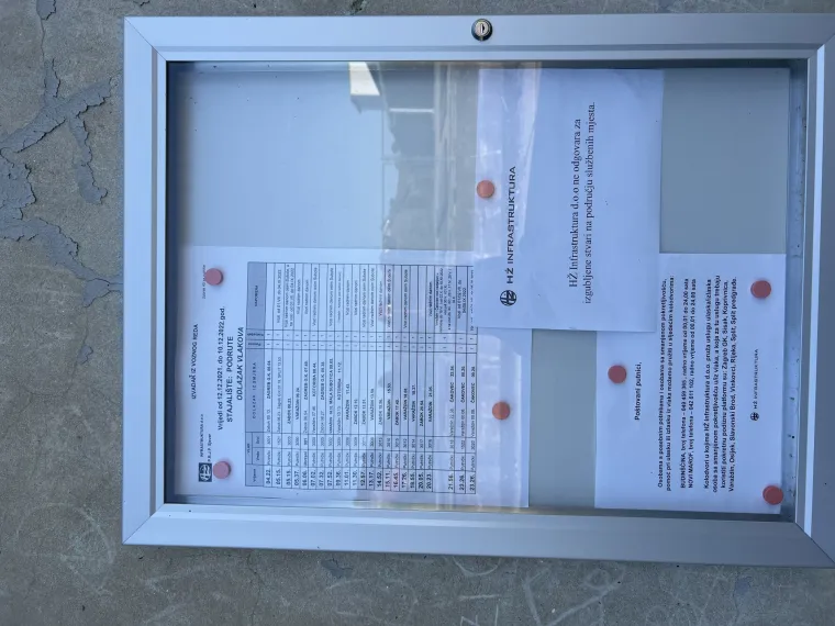 Ovo je postaja HŽ-a u kojoj putnici čekaju vlak: Ruglo od kojeg čovjeka hvata jeza nije se obnovilo već godinama