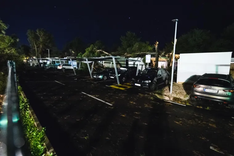 KATASTROFALNO NEVRIJEME POHARALO ZADAR: Vjetar puhao 29 m/s i čupao stabla