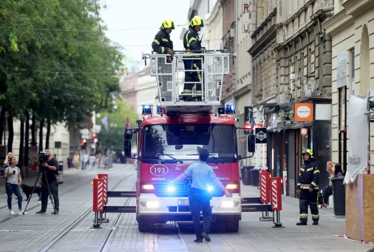 Pogledajte prizore iz Jurišićeve ulice: Komadi cigle i zida po podu, obnavljali zgradu pa izazvali kaos?