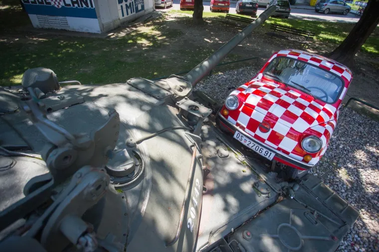 LEGENDARNI FIĆO U BOJAMA HRVATSKE: Osijek na simpatičan način podržao Vatrene
