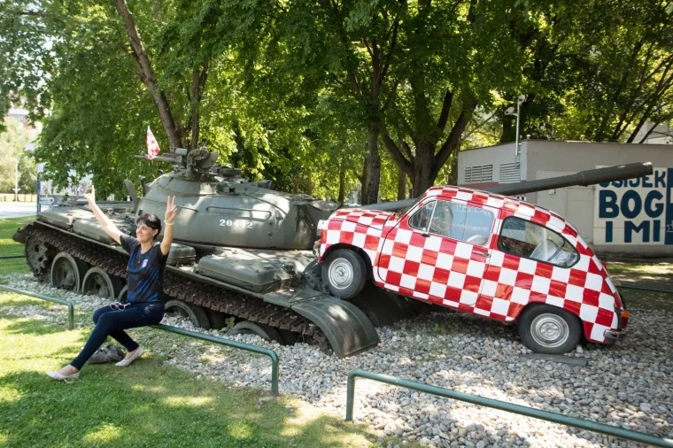 LEGENDARNI FIĆO U BOJAMA HRVATSKE: Osijek na simpatičan način podržao Vatrene