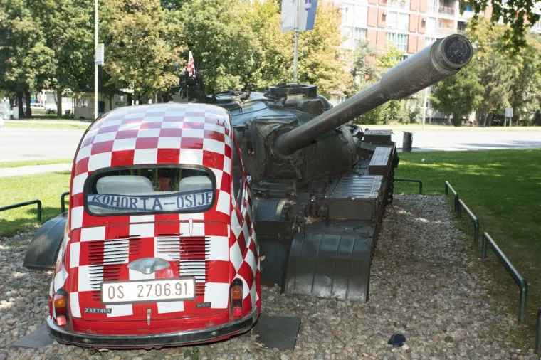 LEGENDARNI FIĆO U BOJAMA HRVATSKE: Osijek na simpatičan način podržao Vatrene