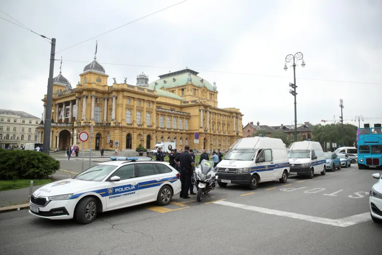 Krenuo je Hod za život! Građani u povorci uz pratnju policije, stigli i političari, ori se 'Lijepa li si'