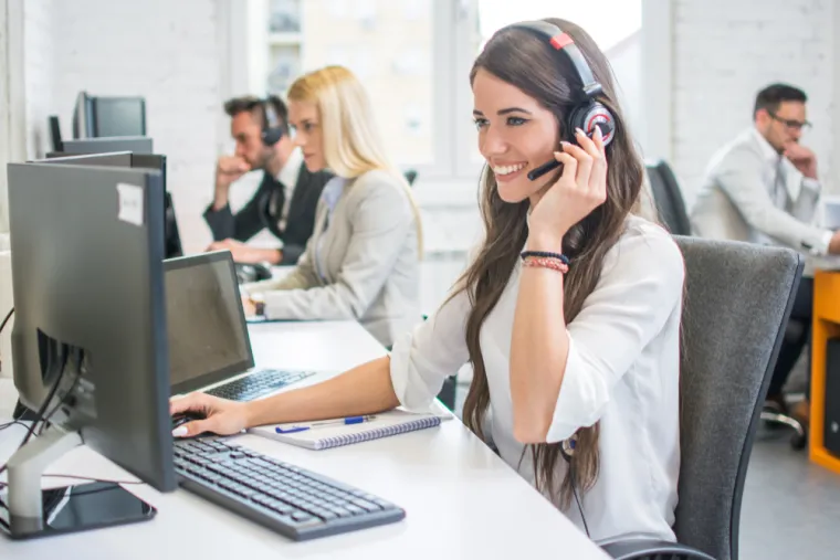 6. Call centar: &quot;Radila sam u call centru na njemačkom za 5200 kuna neto + 760 kuna obaveznih dodataka, 160 sati (radim background checkove) + što sa strane od prevođenja dobijem. To mi je bio prvi posao nakon diplomiranja&quot;, rekla je jedna žena.