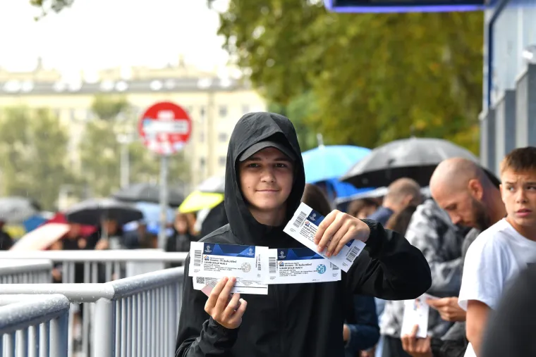Velik interes za utakmicu Dinama i Bodo/Glimta: Ljudi stoje na kiši, a Liga prvaka kuca na vrata