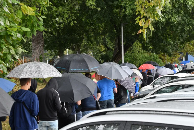 Velik interes za utakmicu Dinama i Bodo/Glimta: Ljudi stoje na kiši, a Liga prvaka kuca na vrata