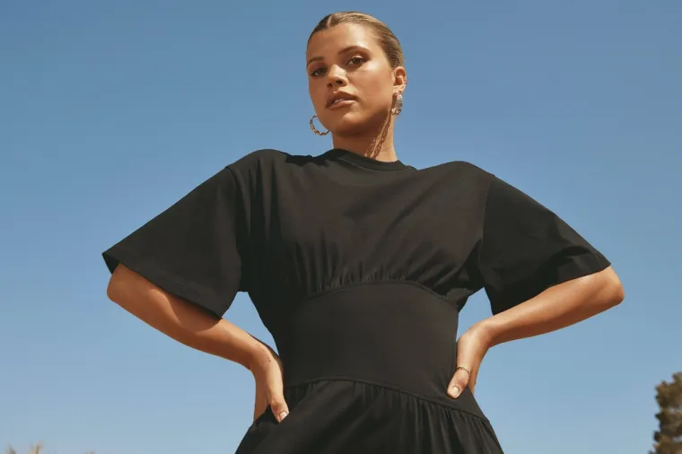 Najmlađa kći Lionela Richieja polako, ali sigurno gradi manekensku karijeru. Još je 2014. godine potpisala ugovor s agencijom Select Model Management pa je do sada kao model krasila stranice kineskog izdanja Voguea, Vanity Faira, Nylona i magazina Town and Country, a bila je i zaštitno lice Madonninog modnog brenda Material Girl.