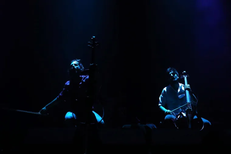 MEGAPOPULARNI 2CELLOS 'RAZVALIO' SPLITSKU ARENU: Šulić i Hauser se igrali vraga, iz publike im se smiješile poznate face