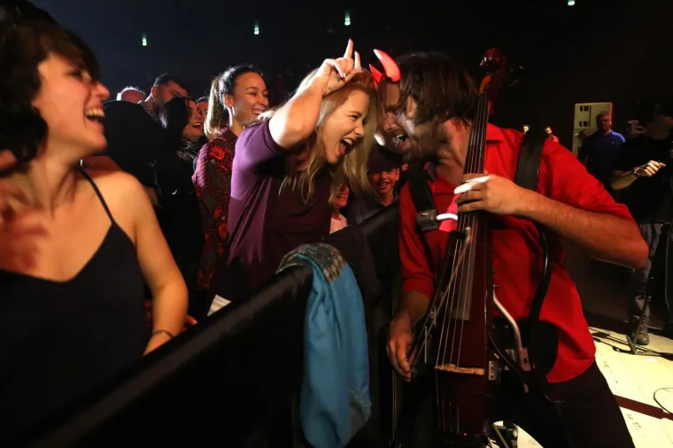 MEGAPOPULARNI 2CELLOS 'RAZVALIO' SPLITSKU ARENU: Šulić i Hauser se igrali vraga, iz publike im se smiješile poznate face
