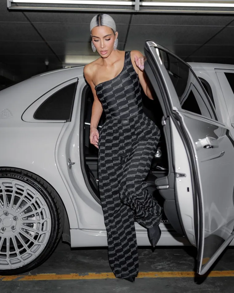 Na kakvoj je dijeti Kim Kardashian da ima ovako uzak struk, a pritom nije izgubila prepoznatljive obline?