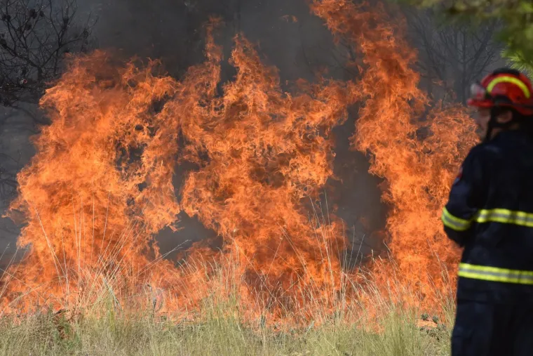 27.07.2019., Dubrava - Veliki požar u Južnoj Dubravi kraj Šibenika uz kopnene snage gase i kanaderi. Foto: Hrvoje Jelavić/PIXSELL