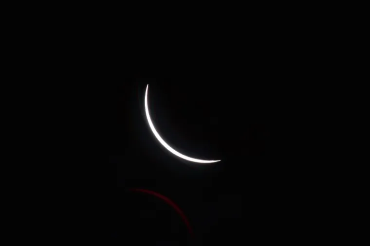 SPEKTAKL NA NEBU: Pogledajte kako je izgledala pomrčina Sunca