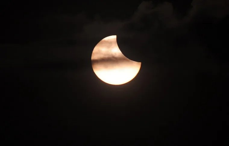 SPEKTAKL NA NEBU: Pogledajte kako je izgledala pomrčina Sunca
