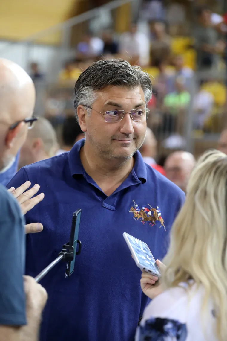 Andrej Plenković na utakmici Hrvatska - Švicarska