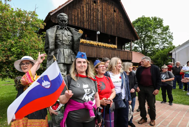 Kapice, uniforme i zastave. U Kumrovcu se slavi Dan mladosti: 'Neka nas zaobiđu svi koji imaju zle misli'