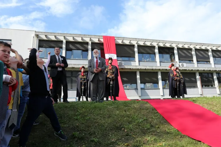 Djeca znaju čemu služi: Školu u Bregani krasi kravata od 100 metara