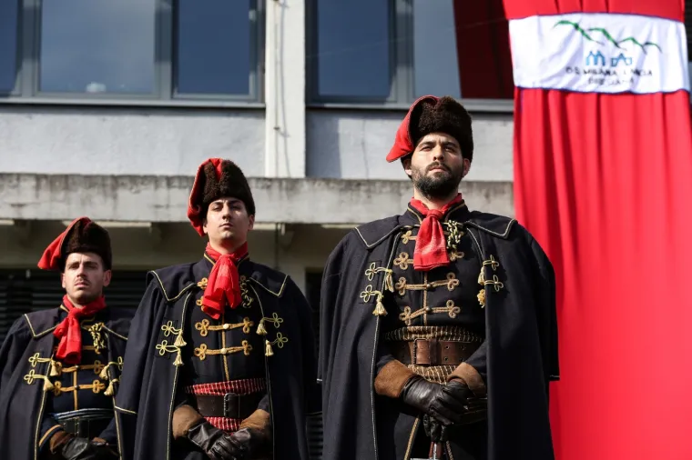 Djeca znaju čemu služi: Školu u Bregani krasi kravata od 100 metara