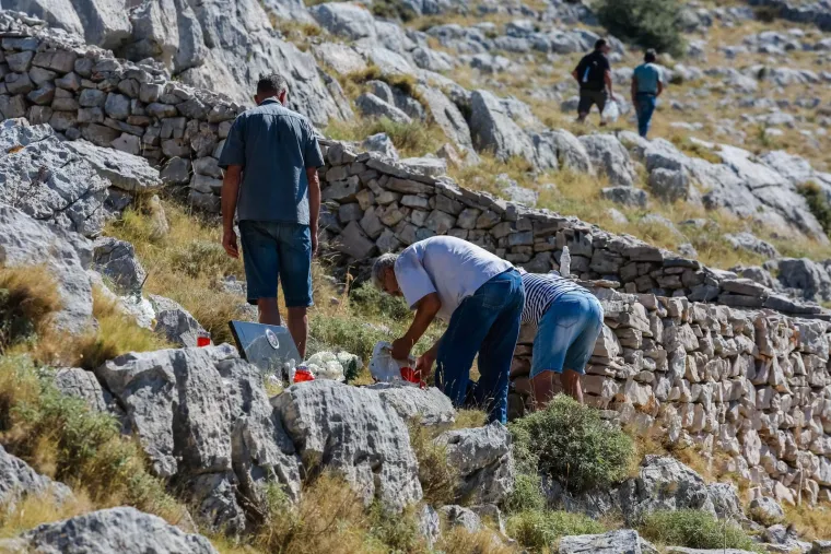Odavanje počasti poginulim vatrogascima: Na obljetnici u Šibeniku i Slavica, 12 kaciga položeno u Zagrebu