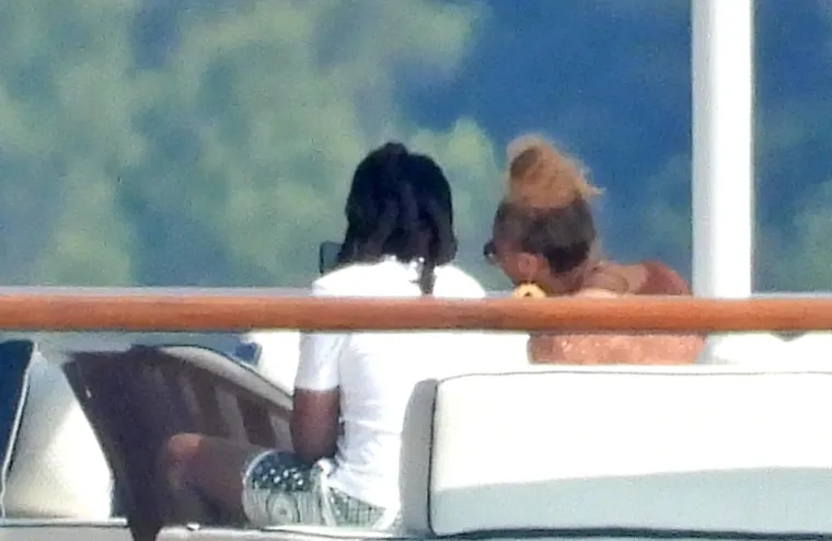 Beyonce i Jay Z nakon opuštenog doručka na jahti u opuštenom izdanju razgledavali ljepote hrvatske obale