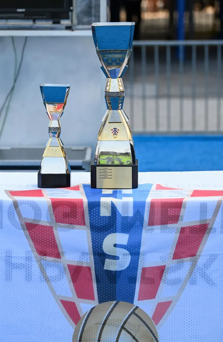 Svečana loža Maksimira bila je pretijesna na utakmici protiv Gorice: Ma tko se to smjestio iza predsjednice Vlatke Peras?