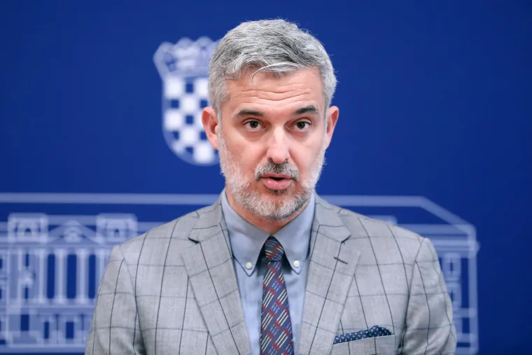 Nino Raspudić sprema se preuzeti ulogu Sanje Milanović? Pogledajte u kakvom se izdanju pojavio u Saboru: Svaka riječ je suvišna
