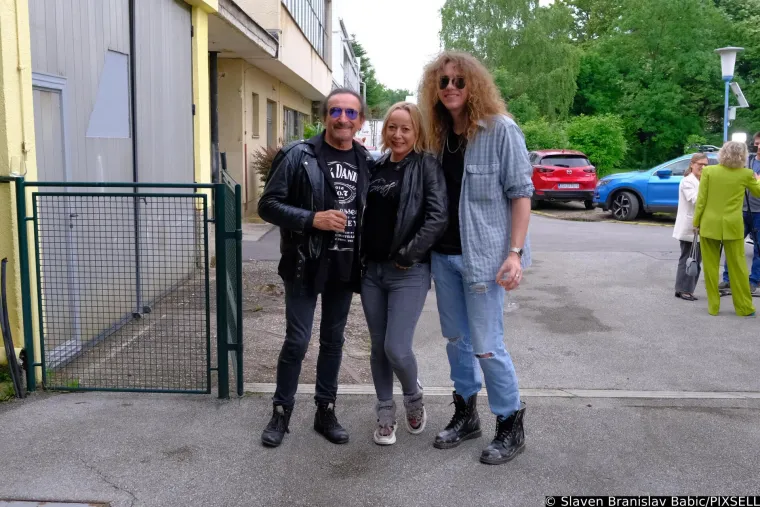 Dame u zelenom ukrale šou: Lidija Bačić ušetala sa psom na party, ali daleko od toga da je jedina u koju se gledalo