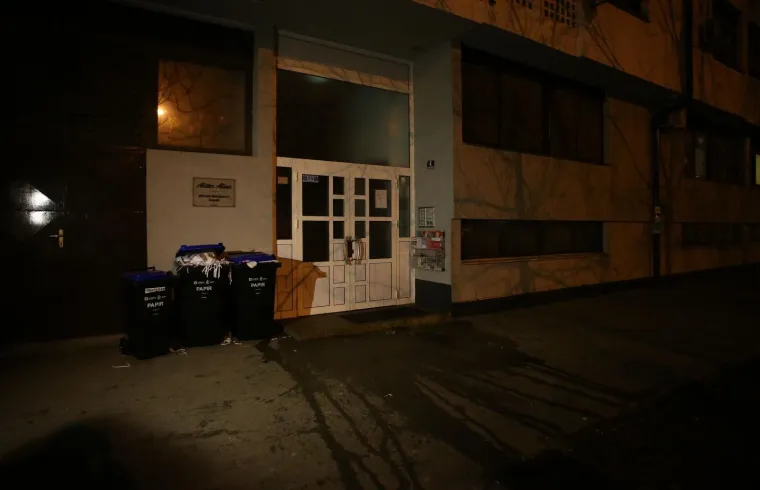 U Ulici Milivoja Matošeca na zagrebačkoj Malešenici došlo je do pucnjave. Kako nam je potvrđeno iz PU zagrebačke, dojava o pucnjavi zaprimljena je oko 18.40 sati. Tada je prijavljeno da je u spomenutoj ulici došlo do pucnjave iz vatrenog oružja i da je jedna osoba ozlijeđena. Prema neslužbenim informacijama, ozlijeđena je osoba izvan životne opasnosti te je medicinski zbrinuta.