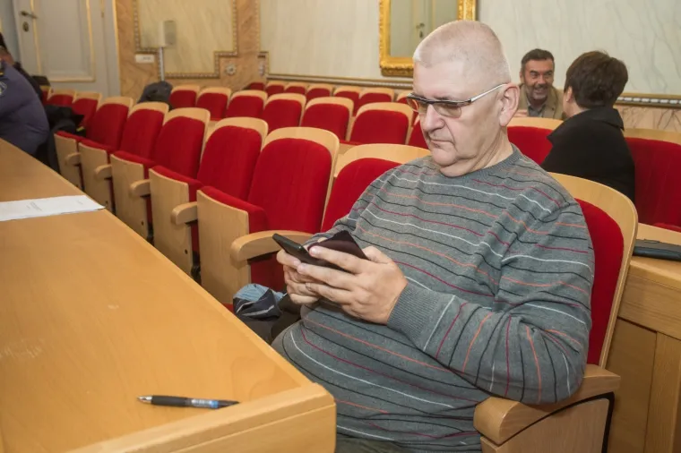 Paralelno sa stranačkim, političkim radom bio je iznimno aktivan u organizaciji obrane Hrvatske.