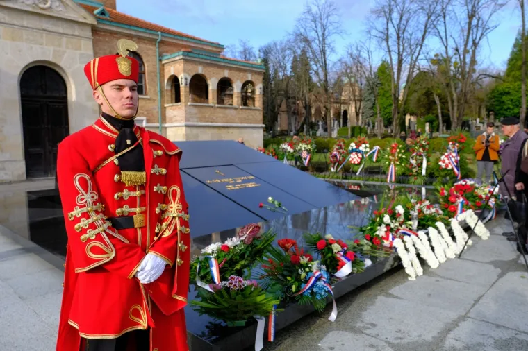 Prošlo je 20 godina od smrti prvog predsjednika: Tko je sve zapalio svijeću na Tuđmanovom grobu?