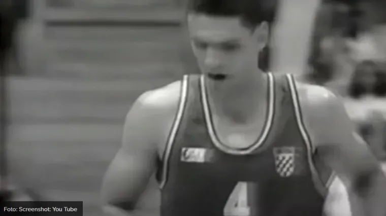 Biserka Petrović na tužnu obljetnicu snimljena na Draženovom grobu. Ovo slama i najtvrđa srca