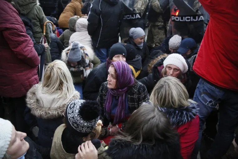 Interventna i specijalci silom odblokirali deponij kod Mostara, prosvjednici se žale: 'To je nelegalno...'