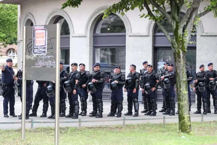 Tisuće ljudi u povorci ponosa: Ovogodišnji Pride ponovo okupio i poznata lica