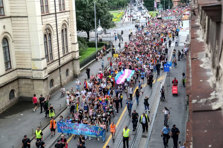 Tisuće ponosnih građana u srcu Zagreba u duginim bojama: 'Više ljubavi, manje mržnje'
