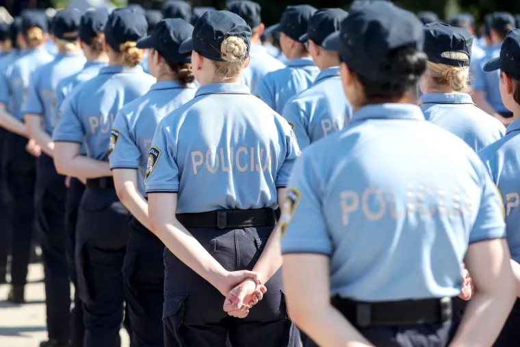 Ovo su nove generacije policajaca. Prisegnuli na Policijskoj akademiji i završili školovanje