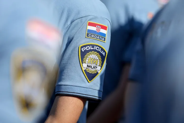 Ovo su nove generacije policajaca. Prisegnuli na Policijskoj akademiji i završili školovanje