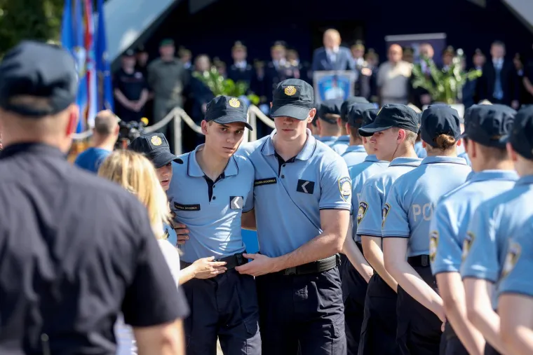 Ovo su nove generacije policajaca. Prisegnuli na Policijskoj akademiji i završili školovanje