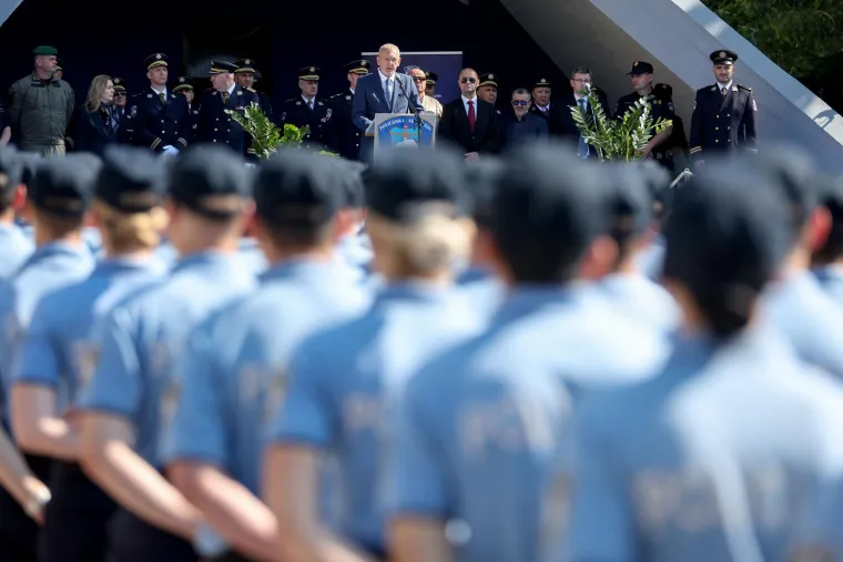Ovo su nove generacije policajaca. Prisegnuli na Policijskoj akademiji i završili školovanje