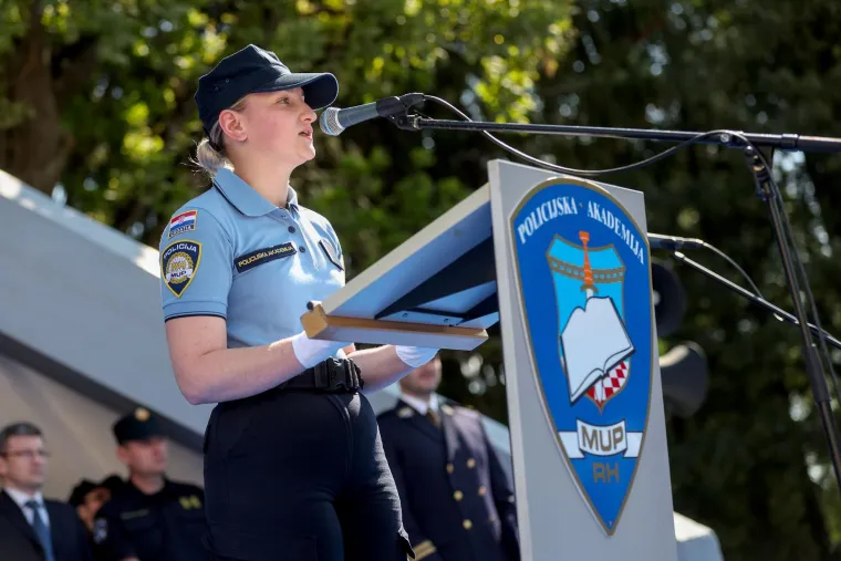 Ovo su nove generacije policajaca. Prisegnuli na Policijskoj akademiji i završili školovanje
